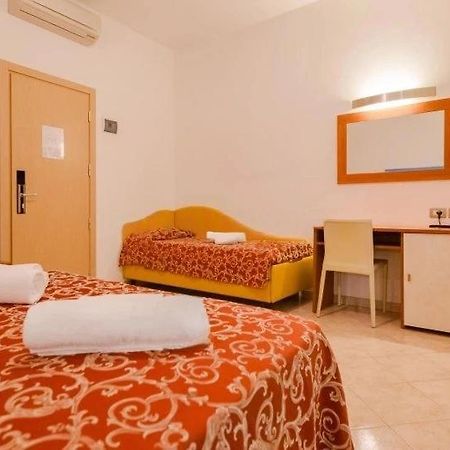 Hotel Ivana ミザーノ・アドリアーティコ エクステリア 写真