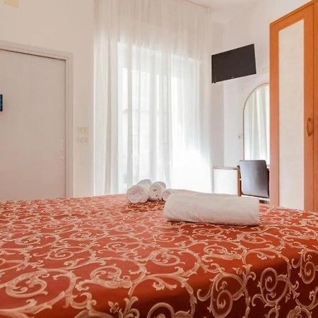 Hotel Ivana ミザーノ・アドリアーティコ エクステリア 写真