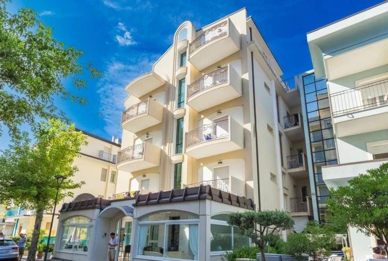 Hotel Ivana ミザーノ・アドリアーティコ エクステリア 写真