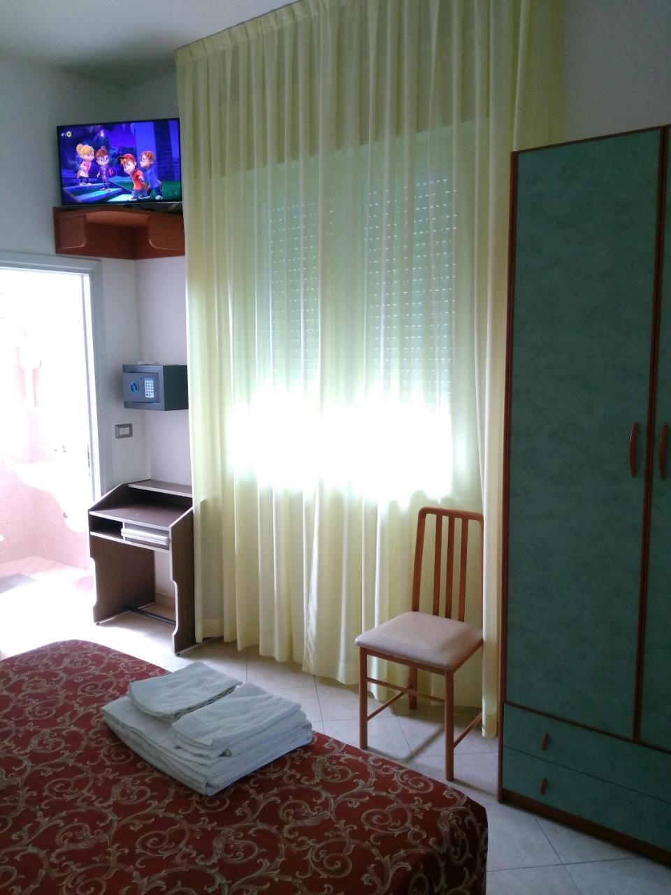 Hotel Ivana ミザーノ・アドリアーティコ エクステリア 写真