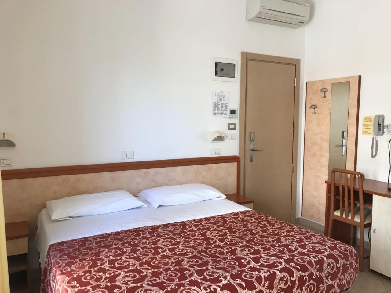Hotel Ivana ミザーノ・アドリアーティコ エクステリア 写真